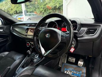 Alfa Romeo Giulietta 2.0 JTDM-2 QV Line Hatchback 5dr Diesel TCT Euro 6 (s/s) (175 bh