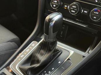 Volkswagen Golf R TSI DSG [3X SERVICES, SAT NAV, HEATED SEATS & DIGITAL DASH]