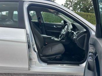Mercedes-Benz C Class 2.1 C220 CDI BlueEfficiency Executive SE Auto Euro 5 5dr