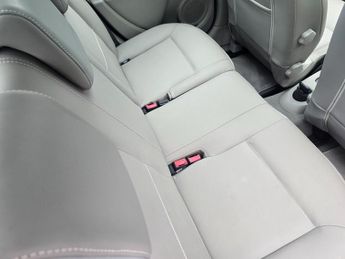 Renault Clio INITIALE TOMTOM VVT