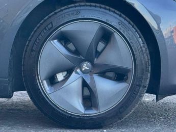 Tesla Model 3 Standard Range Plus Auto RWD 4dr