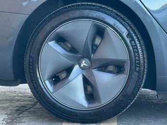 Tesla Model 3 Standard Range Plus Auto RWD 4dr
