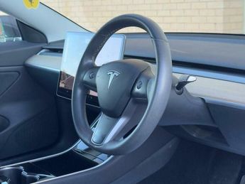 Tesla Model 3 Standard Range Plus Auto RWD 4dr