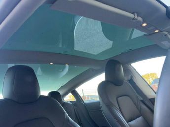 Tesla Model 3 Standard Range Plus Auto RWD 4dr