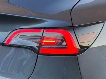 Tesla Model 3 Standard Range Plus Auto RWD 4dr
