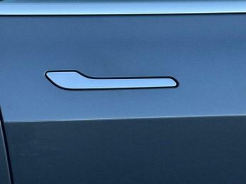 Tesla Model 3 Standard Range Plus Auto RWD 4dr