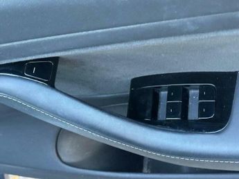 Tesla Model 3 Standard Range Plus Auto RWD 4dr