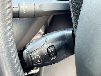 Peugeot 208 1.2 VTi PureTech Allure Euro 5 5dr