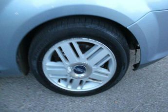 Ford Focus 1.6 Ghia 5dr