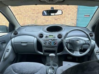 Toyota Yaris 1.3 VVT-i 16v CDX 5dr