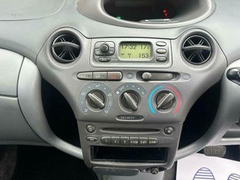 Toyota Yaris 1.3 VVT-i 16v CDX 5dr