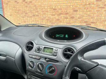 Toyota Yaris 1.3 VVT-i 16v CDX 5dr
