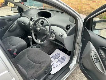 Toyota Yaris 1.3 VVT-i 16v CDX 5dr