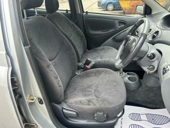 Toyota Yaris 1.3 VVT-i 16v CDX 5dr