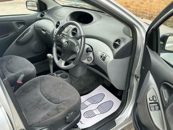 Toyota Yaris 1.3 VVT-i 16v CDX 5dr