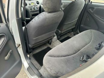 Toyota Yaris 1.3 VVT-i 16v CDX 5dr