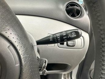 Toyota Yaris 1.3 VVT-i 16v CDX 5dr