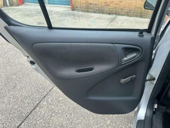Toyota Yaris 1.3 VVT-i 16v CDX 5dr