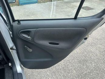 Toyota Yaris 1.3 VVT-i 16v CDX 5dr