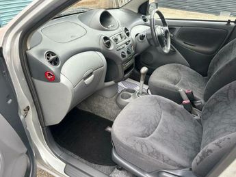 Toyota Yaris 1.3 VVT-i 16v CDX 5dr