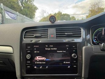 Volkswagen Golf 35.8kWh e-Golf Auto 5dr