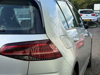 Volkswagen Golf 35.8kWh e-Golf Auto 5dr
