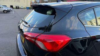 Ford Focus 1.0T EcoBoost Zetec Auto Euro 6 (s/s) 5dr