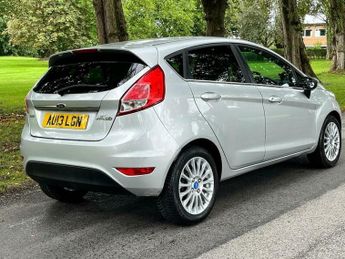 Ford Fiesta 1.0T EcoBoost Titanium Euro 5 (s/s) 5dr