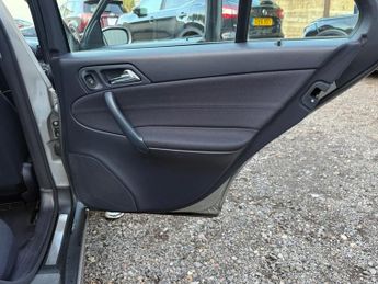 Mercedes-Benz C Class 1.8 C200 Kompressor Classic SE Saloon 4dr Petrol Automatic (202 