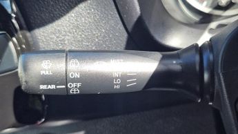 Toyota Yaris 1.33 Dual VVT-i Design Multidrive S Euro 6 5dr (Safety Sense)