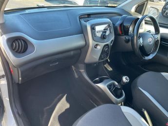 Toyota AYGO 1.0 VVT-I X-PLAY