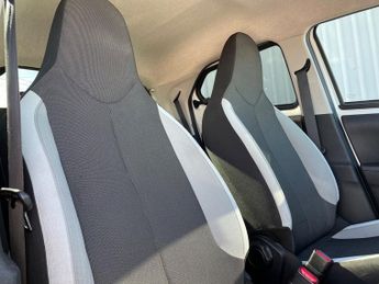 Toyota AYGO 1.0 VVT-I X-PLAY
