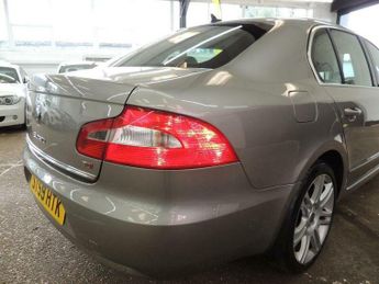 Skoda Superb 2.0 TDI Elegance DSG Euro 4 5dr