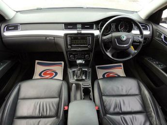 Skoda Superb 2.0 TDI Elegance DSG Euro 4 5dr