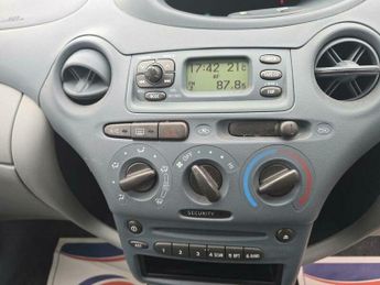 Toyota Yaris 1.3 VVT-i 16v CDX 5dr