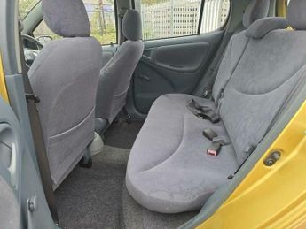 Toyota Yaris 1.3 VVT-i 16v CDX 5dr