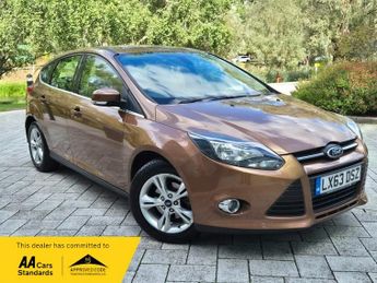 Ford Focus 1.6 Zetec Hatchback 5dr Petrol Powershift Euro 5 (125 ps)