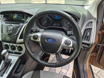 Ford Focus 1.6 Zetec Hatchback 5dr Petrol Powershift Euro 5 (125 ps)