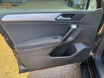 Volkswagen Tiguan 2.0 TDI SE Navigation DSG 4Motion Euro 6 (s/s) 5dr