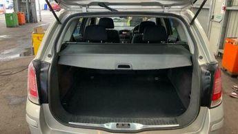Renault Clio 1.8i 16v Club 5dr
