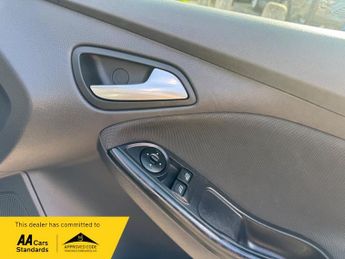 Ford Focus 1.6 Zetec Powershift Euro 5 5dr