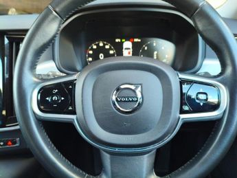 Volvo V90 D4 MOMENTUM