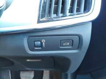 Volvo V90 D4 MOMENTUM