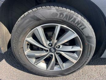 Hyundai Santa Fe 2.2 CRDi Premium Auto 4WD Euro 6 (s/s) 5dr 7 Seat