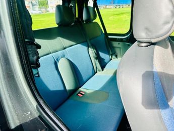 Renault Trafic SL27 SPORT DCI 9 SEATER
