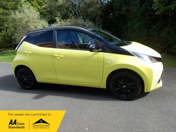 Toyota AYGO 1.0 VVT-i x-cite 3 Yellow Bi-Tone Hatchback 5dr Petrol Manual Eu