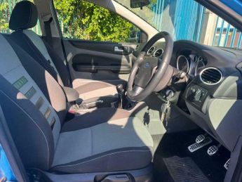 Ford Focus 1.6 Zetec S 5dr