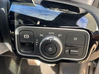 Mercedes-Benz CLA 1.3 CLA200 AMG Line (Premium Plus 2) Coupe 7G-DCT Euro 6 (s/s) 4