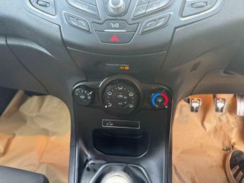 Ford Fiesta 1.0T EcoBoost ST-Line Euro 6 (s/s) 3dr