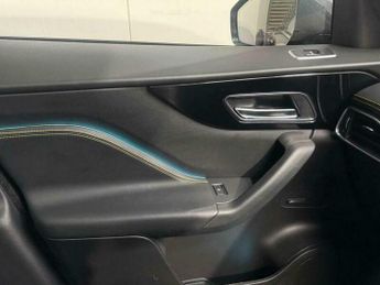 Jaguar F-Pace 3.0 F-PACE V6 Sport AWD D Auto 4WD 5dr
